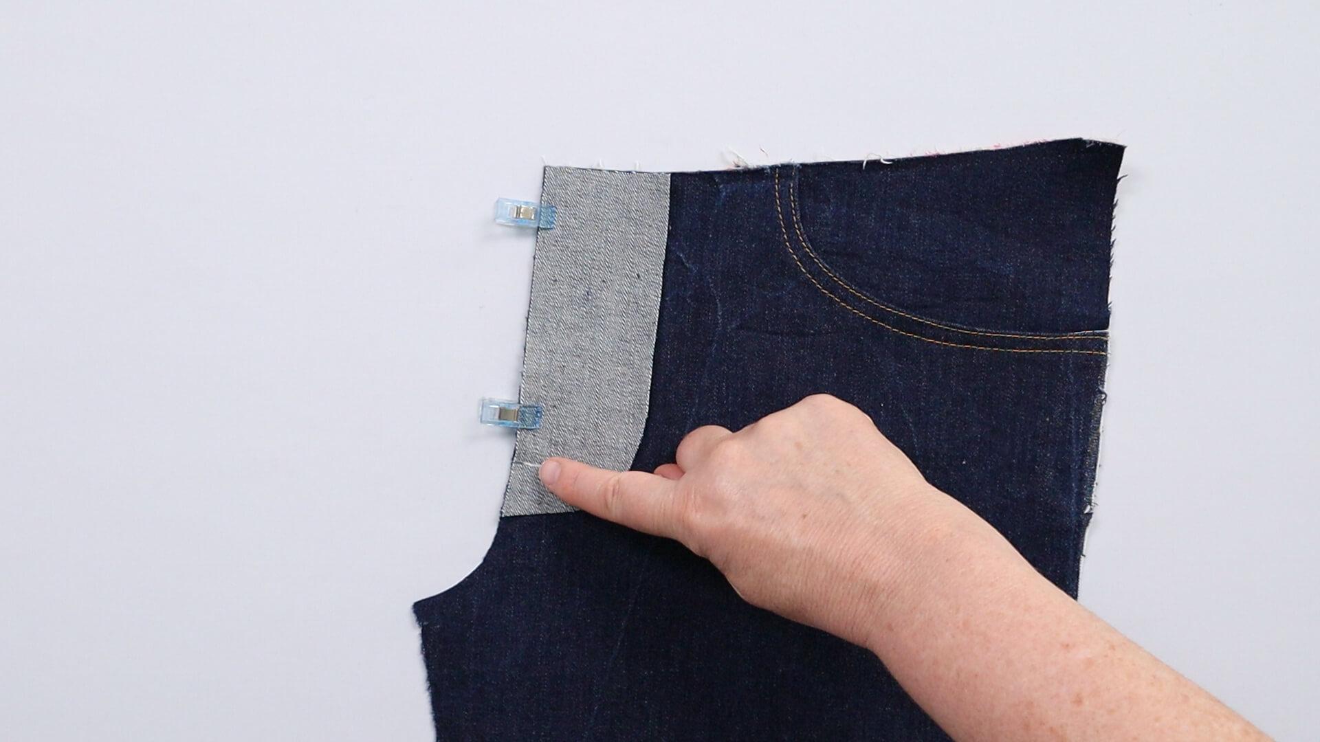 smartPATTERN Nähanleitung für Schlitz mit Reißverschluss einer Jeans- Schlitzbeleg auf Vorderhose platzieren