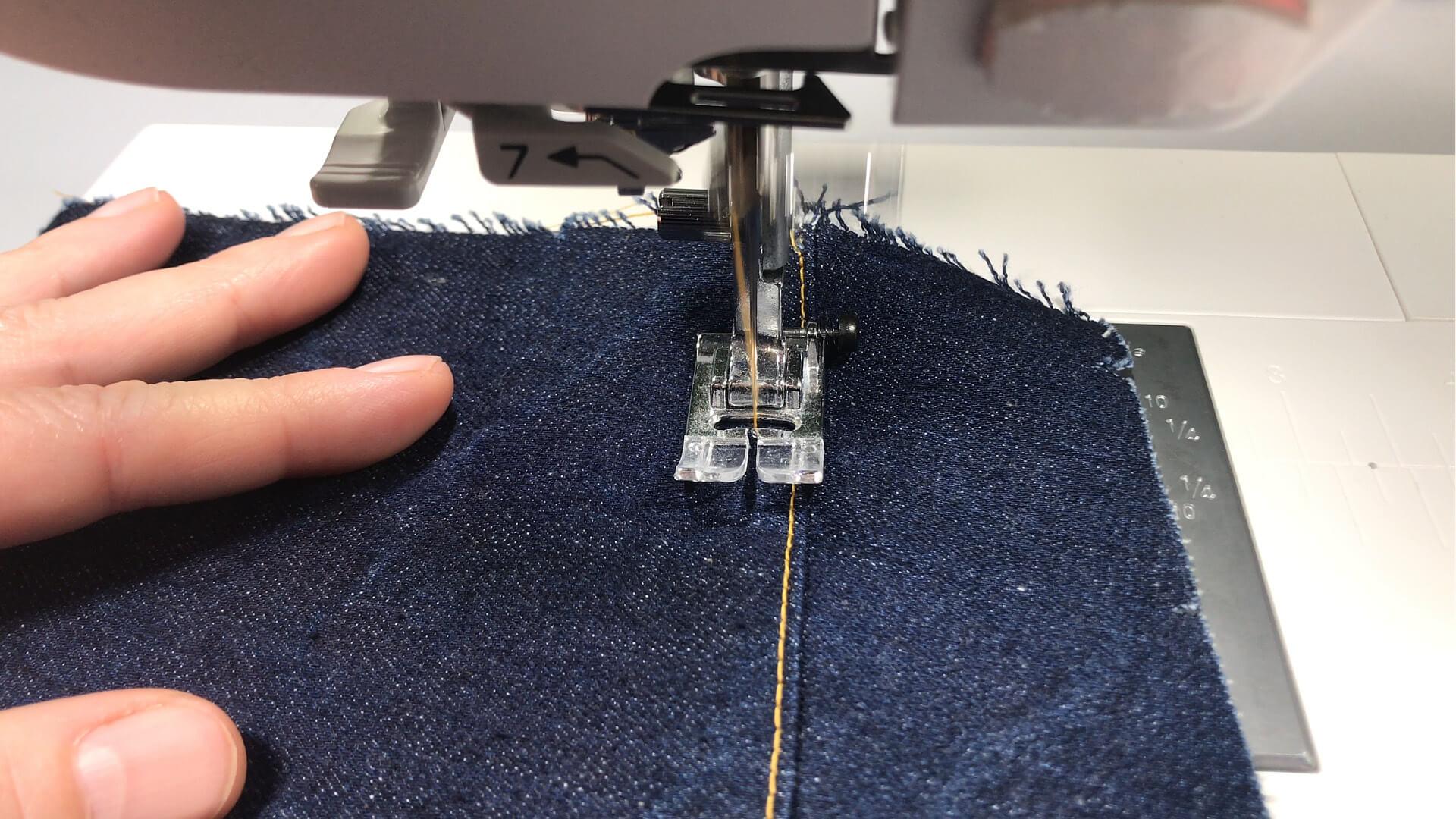 smartPATTERN Nähanleitung für Sattel-und Gesäßnaht einer Jeanshose- Sattel Teilungsnaht übersteppen