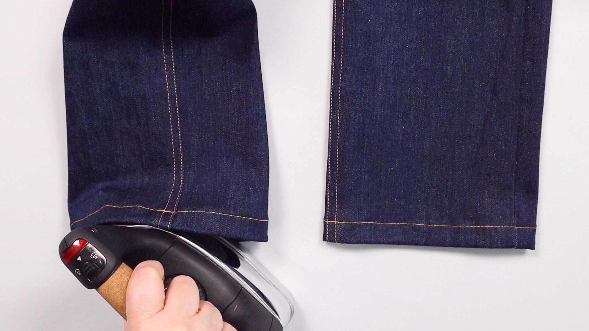 smartPATTERN Nähanleitung angeschnittenen Hosensaum an Jeanshose nähen - fertigen Hosensaum bügeln