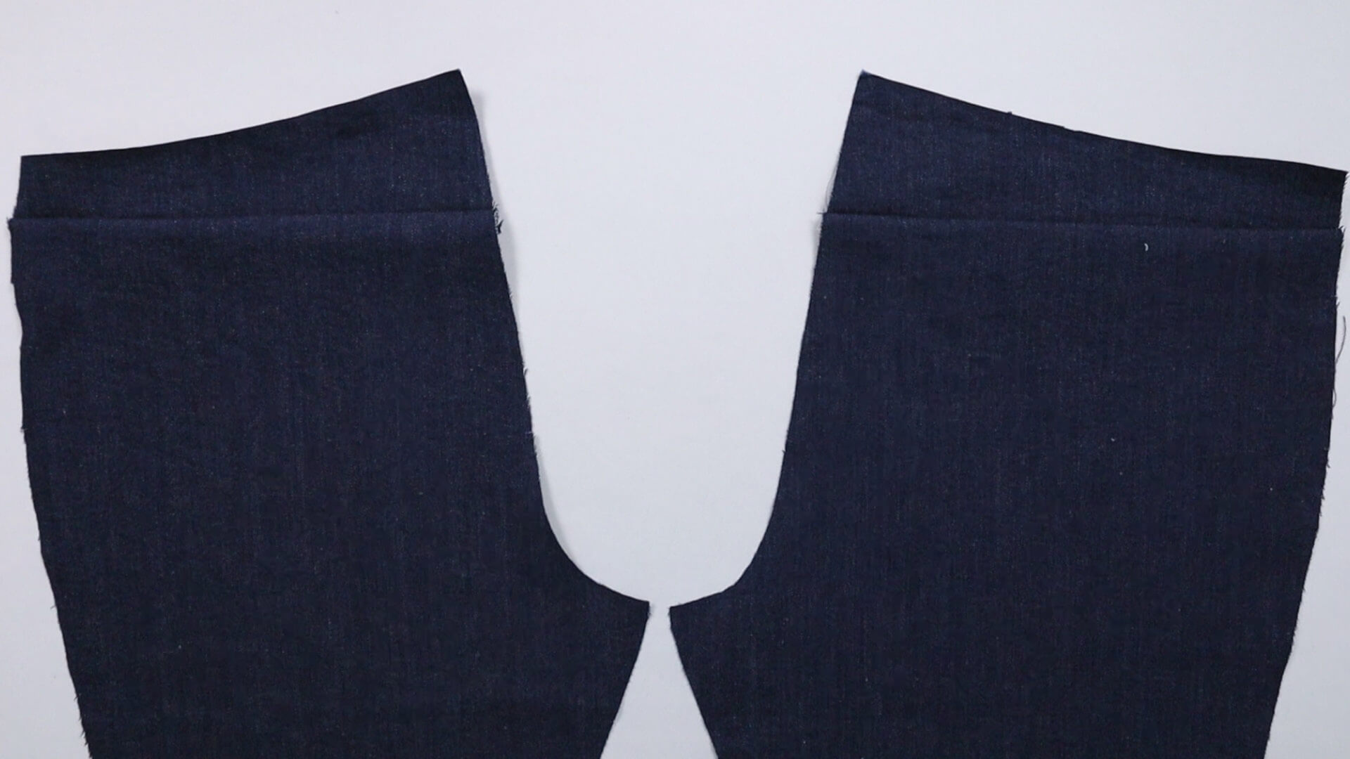 smartPATTERN Nähanleitung zum Vorbereiten einer Jeanshose-zur Anprobe - Hinterhosenteile mit verbundener Sattelnaht