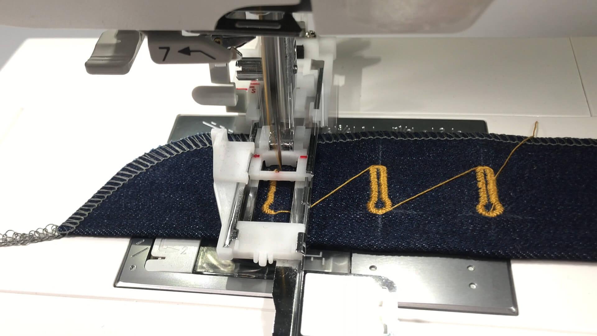 smartPATTERN Nähanleitung für Schlitz mit verdeckter Knopfleiste einer Jeans- Augenknopflöcher sticken