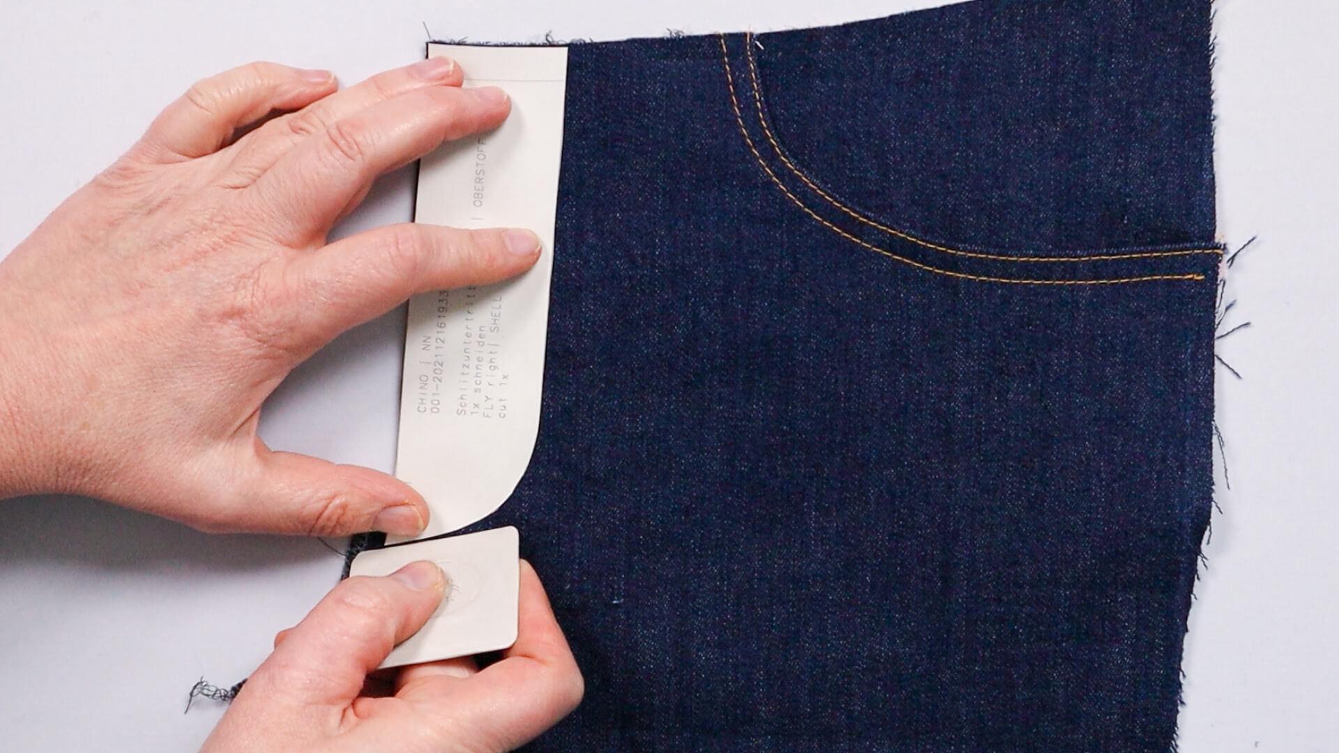 smartPATTERN Nähanleitung für Schlitz mit verdeckter Knopfleiste einer Jeans- Schlitzsteppung anzeichnen