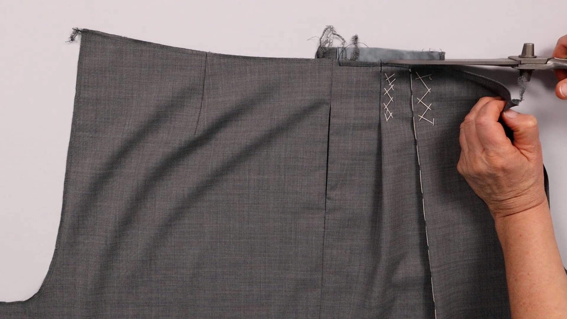 The picture shows how the seam pocket is cut back at the top.