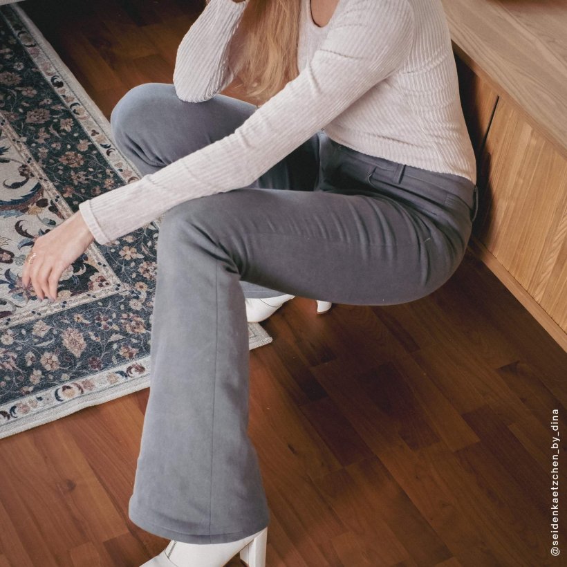 Stretch-jeans-hj01-Detailansicht Designbeispiel einer Bootcut Frauen Stretch Jeans in Detailansicht