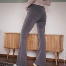 Stretch-jeans-hj02-Seitenansicht Designbeispiel einer Bootcut Frauen Stretch Jeans in Seitenansicht