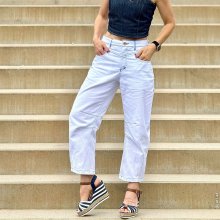 barrel-leg-jeans-hj03-mid-waist-vorn Designbeispiel für Schnittmuster einer Barrel-Leg-Jeans in Vorderansicht leichte Beinausprägung