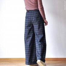 Marlene-Hose-mit-2-Bundfalten-HM02-Ruecken-ansicht Rückenansicht der Marlene HM02