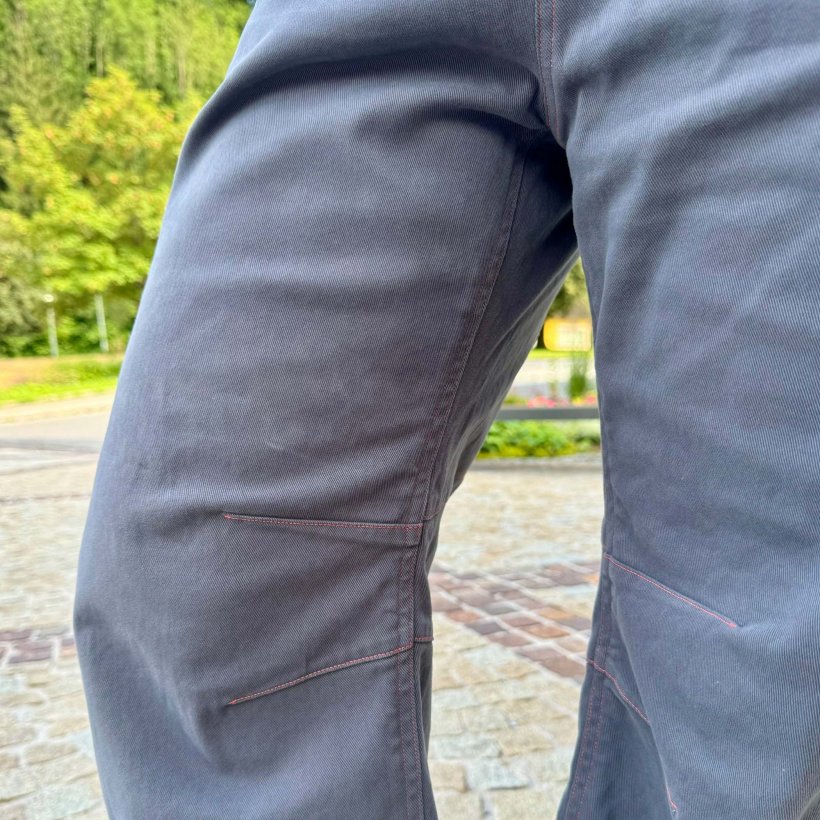 barrel-leg-mid-waist-jeans-hj09-mit-Keileinsatz-Abnaeherdetail