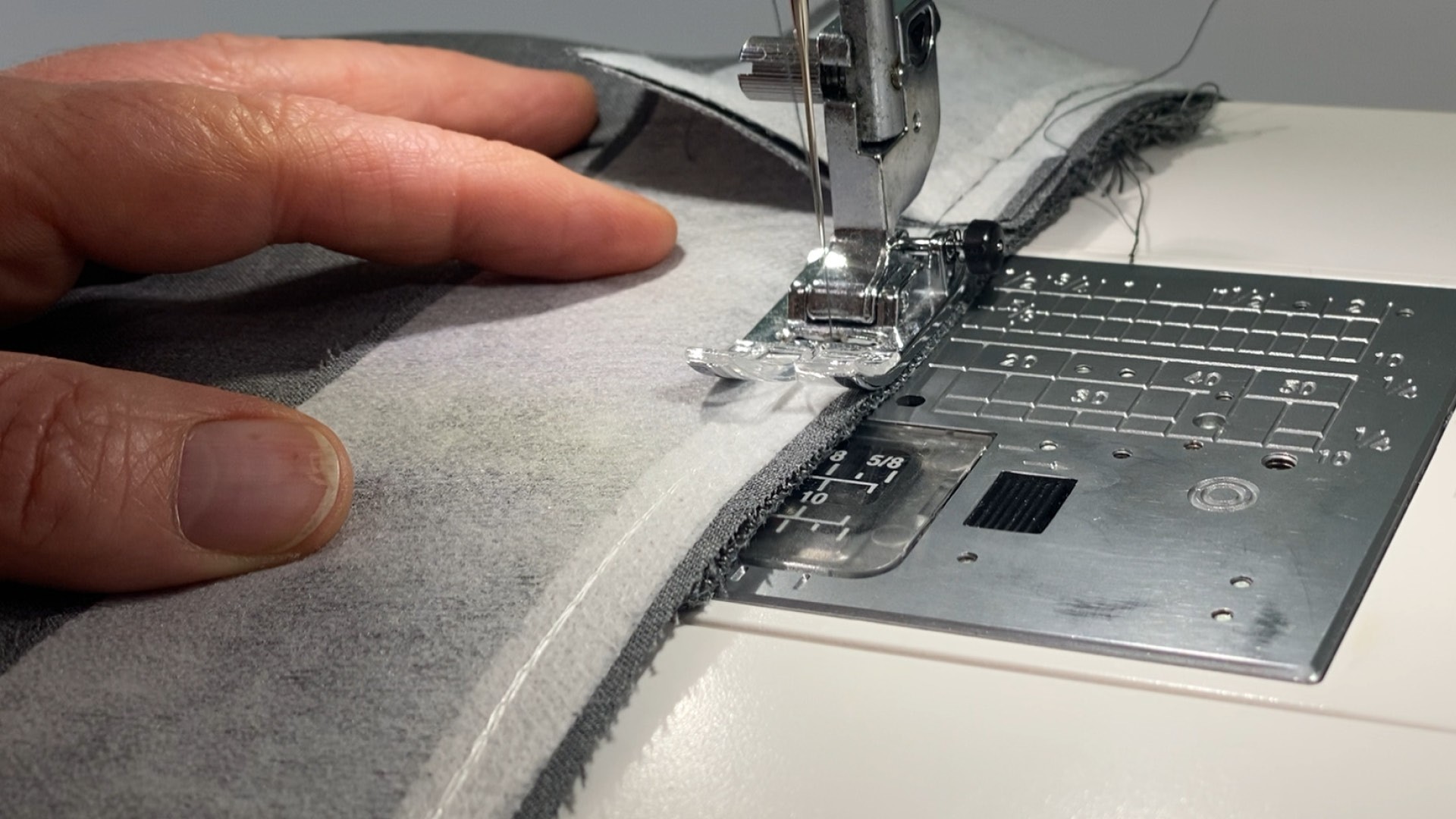 Hose mit angeschnittenem Bund zur Anprobe vorbereiten - Bundbelege annähen