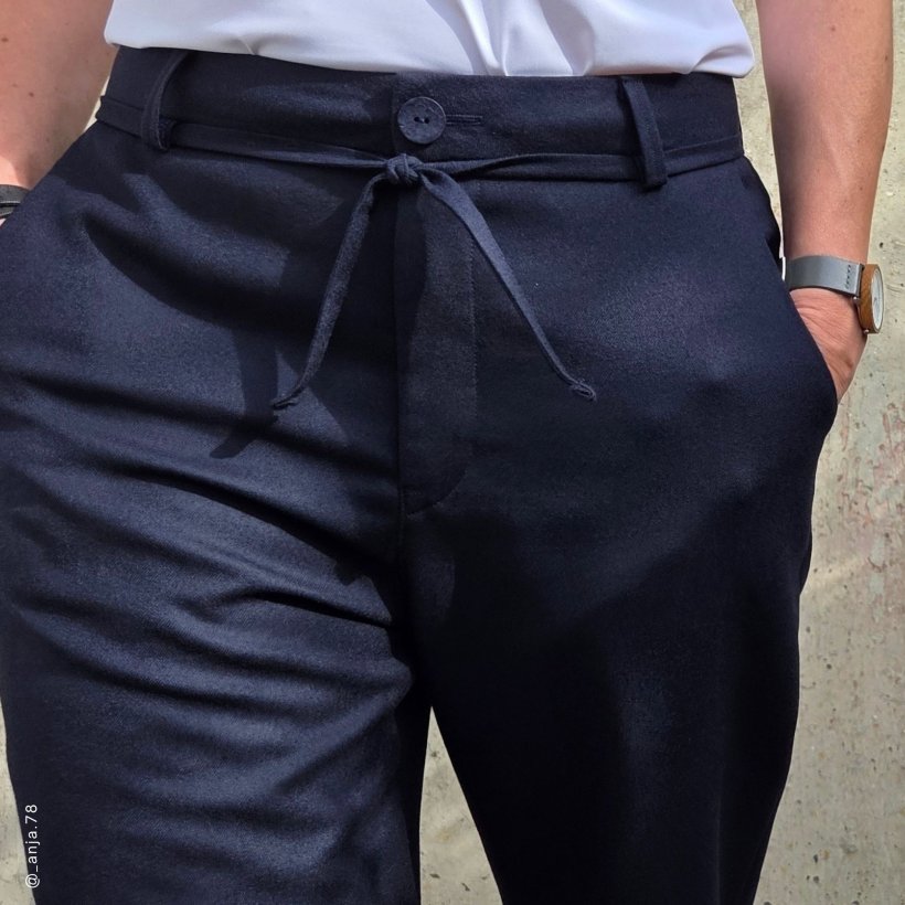 Frauen-Chino-hC03-mid-waist-legere-tiefer-schritt-Detailansicht