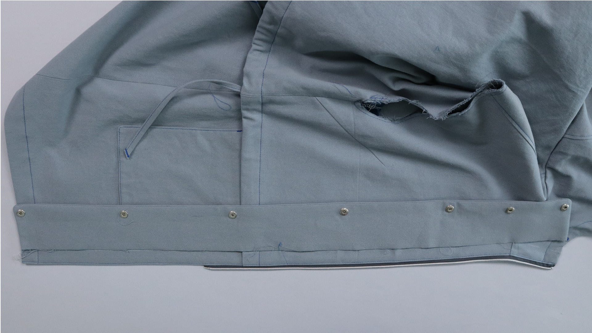 Parka mit Kapuze nähen - Der Übertritt wird an die Markierung gelegt.