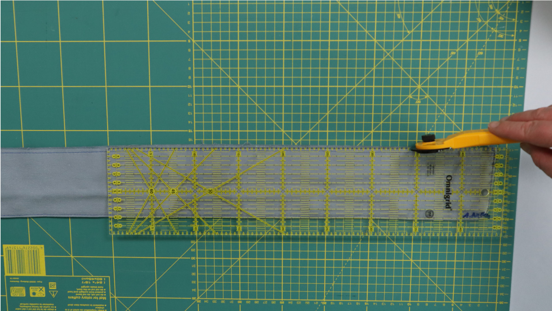 Parka mit Kapuze nähen - Die Nahtzugaben werden ggf. begradigt.