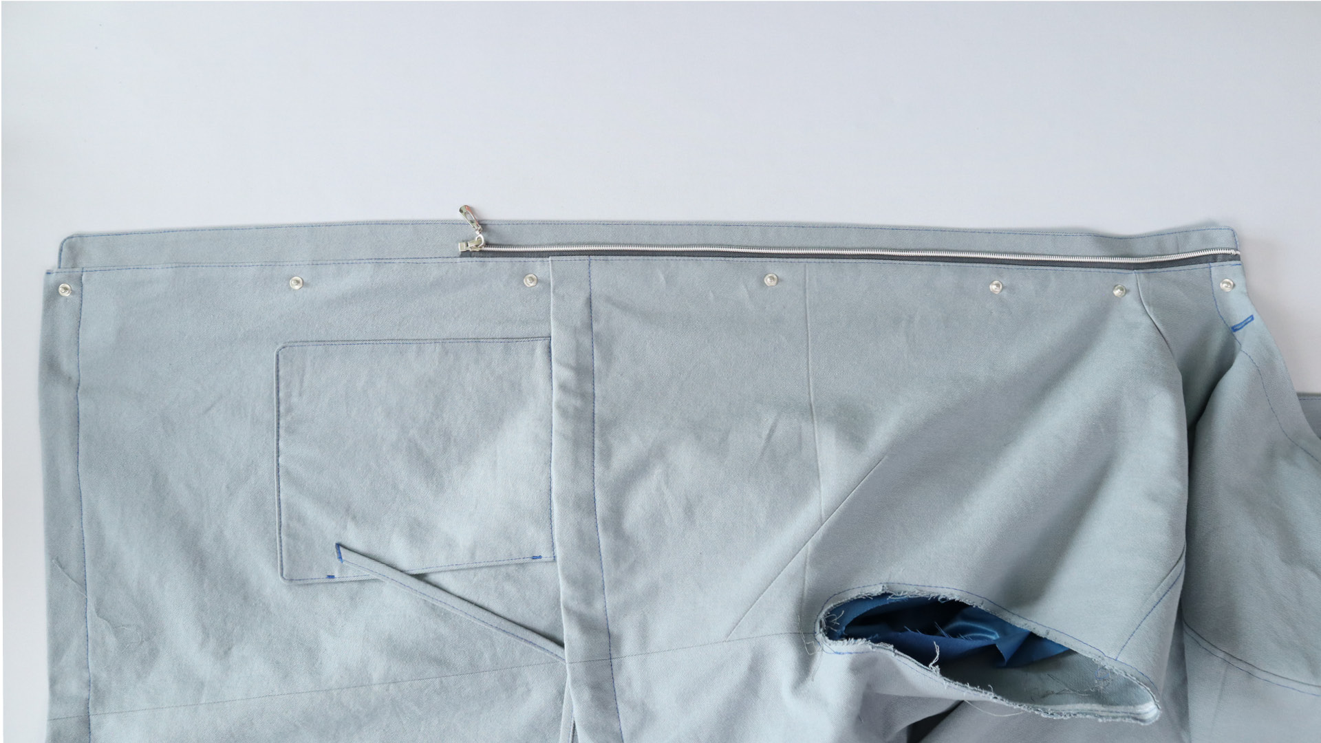 Parka mit Kapuze nähen - fertig angebrachte Druckknopf-Unterteile