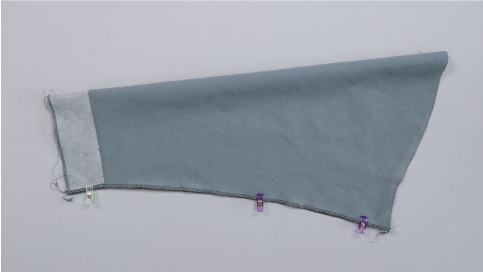 Parka mit Kapuze nähen - gesteckte Ärmelnaht