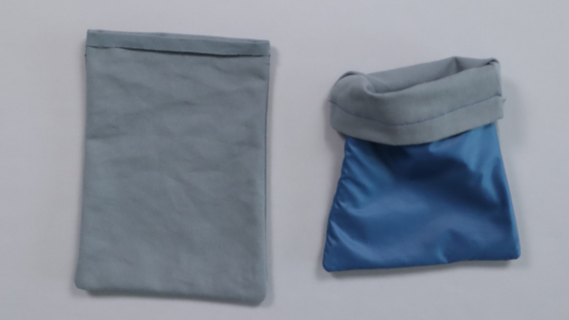 Parka mit Kapuze nähen - Der fertige Taschenbeutel wird gewendet.