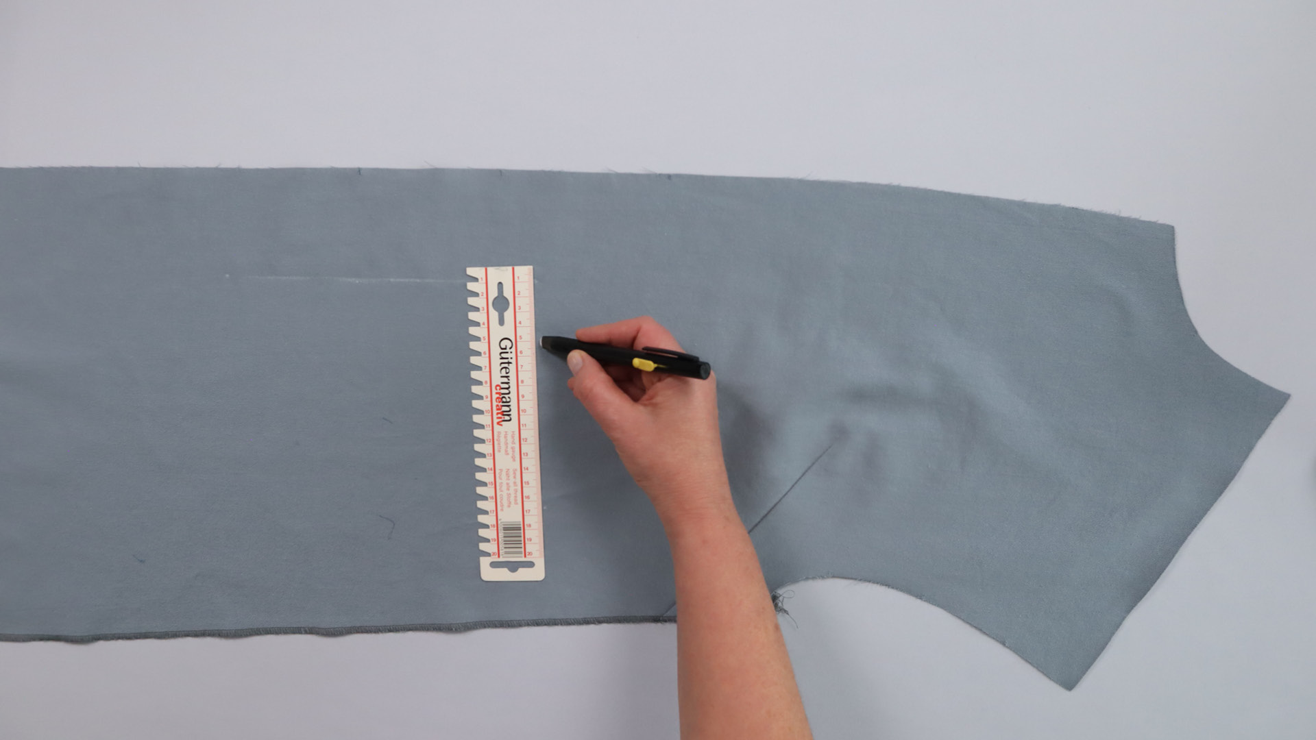 Parka mit Kapuze nähen - Die Markierungen werden miteinander verbunden.