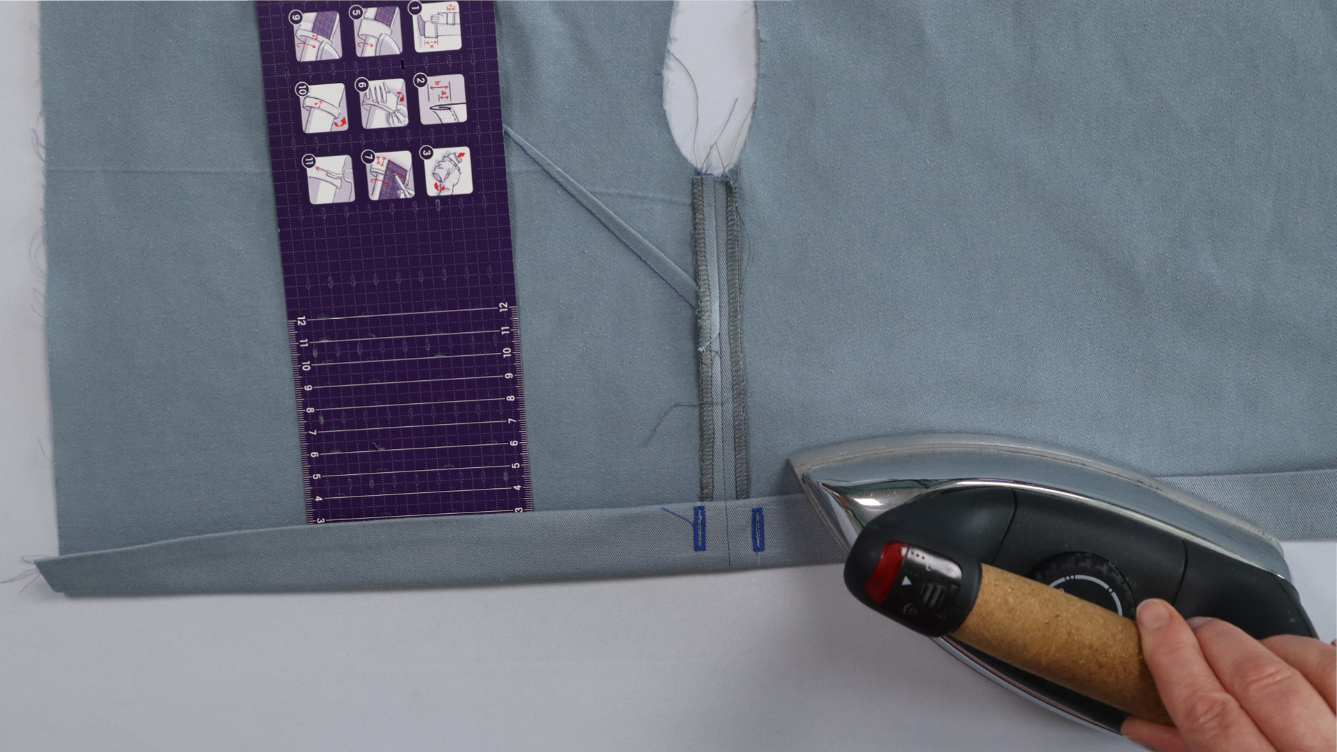 Parka mit Kapuze nähen - Der Saum wird weitere 3 cm breit umgebügelt.