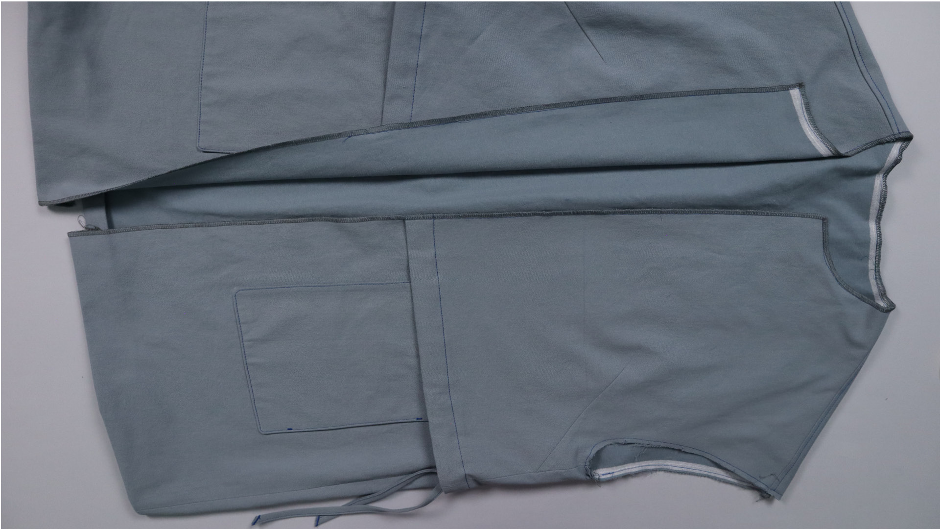 Parka mit Kapuze nähen - Koller und Rumpf sind miteinander verbunden.