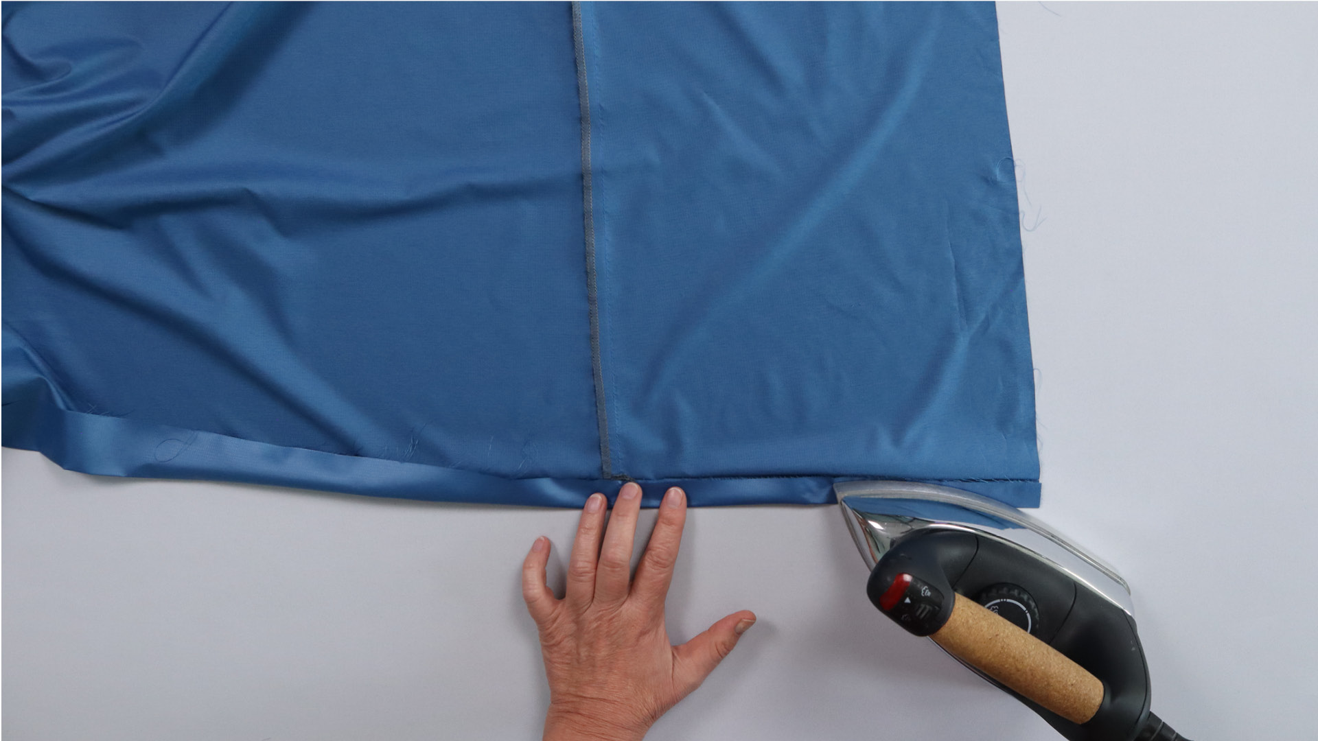 Parka mit Kapuze nähen - Der Saum wird nochmal eingeschlagen.