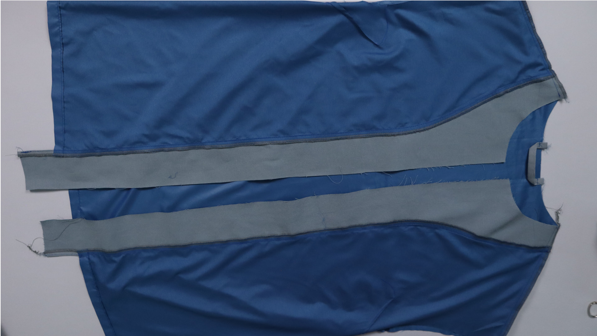 Parka mit Kapuze nähen - Das fertige Rumpffutter.