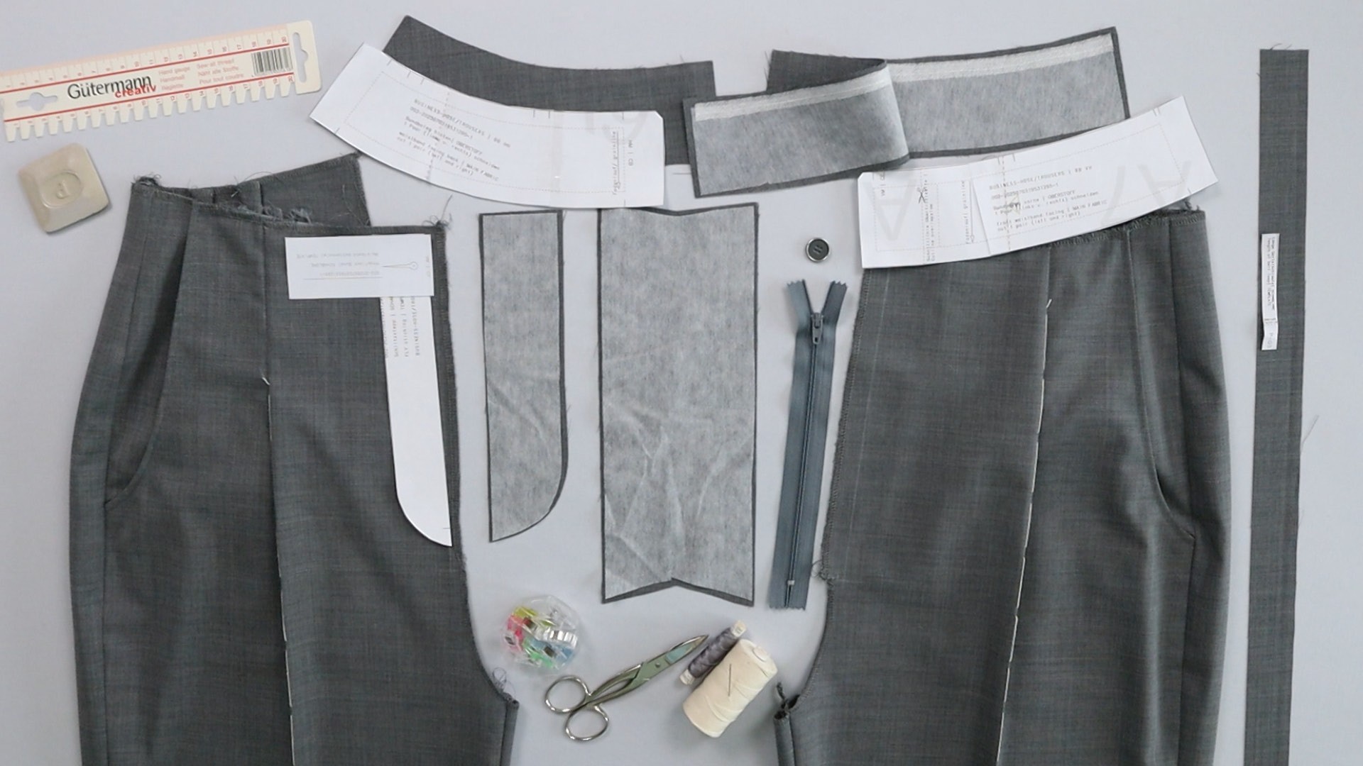 Hosenschlitz mit Reißverschluss und angeschnittenen Bund nähen - Das wird benötigt.