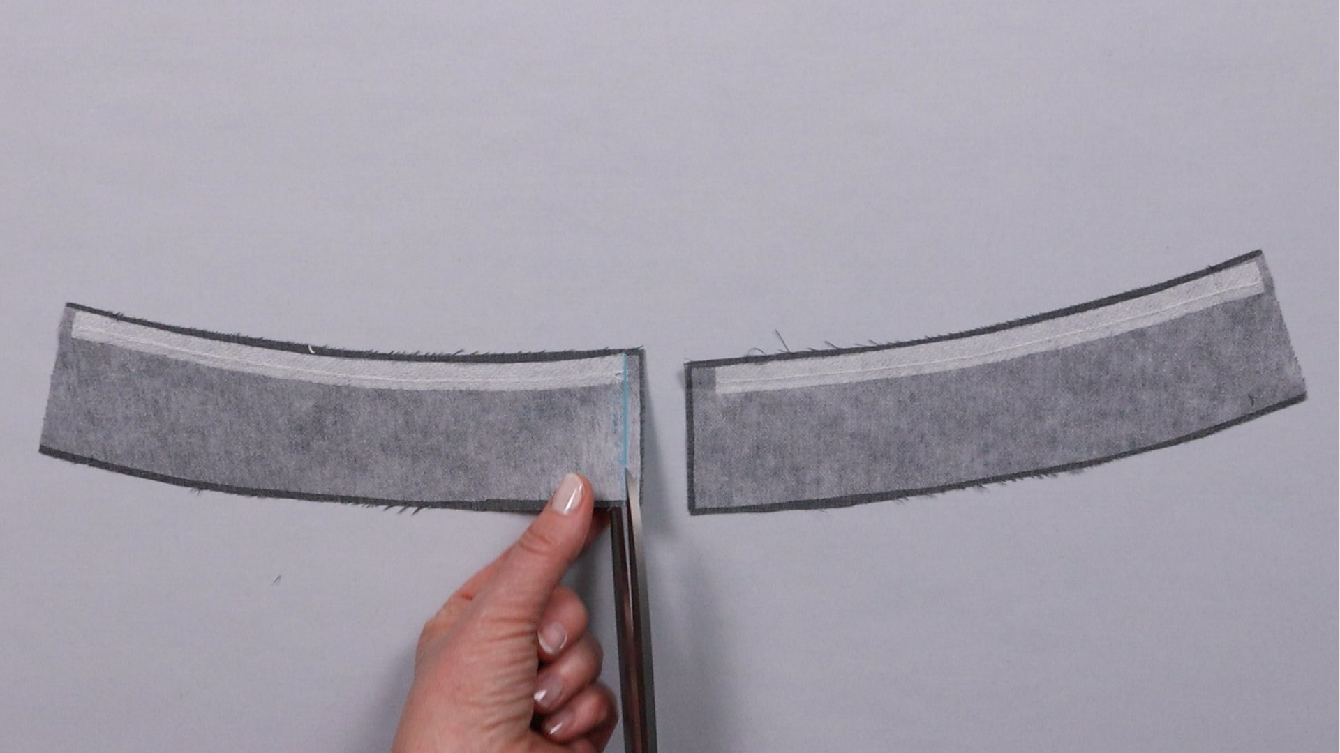 Hosenschlitz mit Reißverschluss und angeschnittenen Bund nähen - Zuschnitt des Bundbelegs