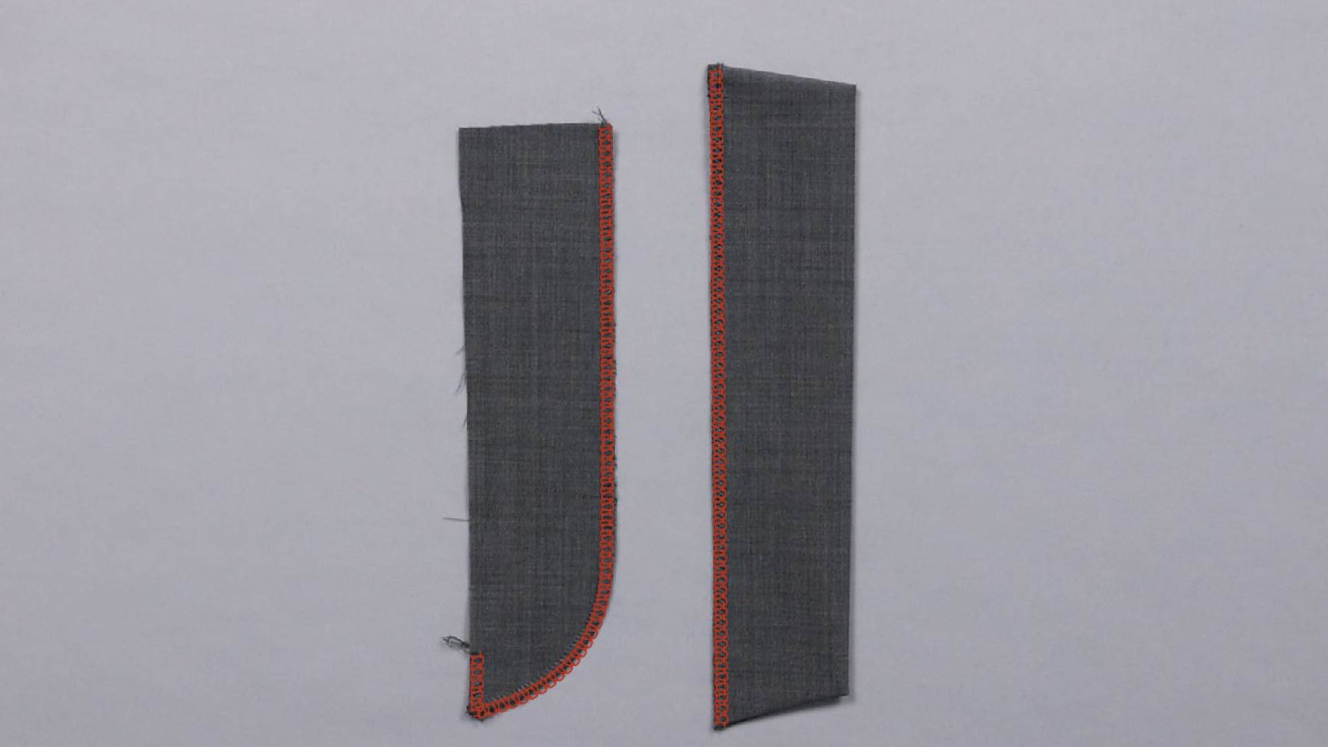 Hosenschlitz mit Reißverschluss und angeschnittenen Bund nähen - Kanten versäubern