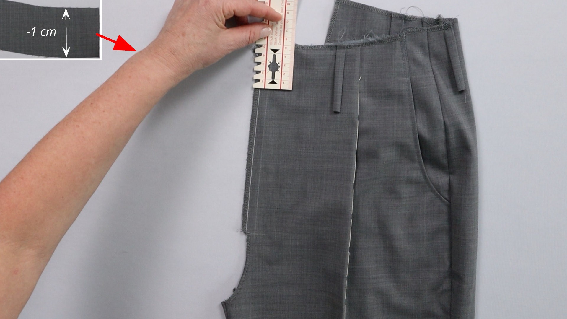 Hosenschlitz mit Reißverschluss und angeschnittenen Bund nähen - Breite der Bundbelege markieren