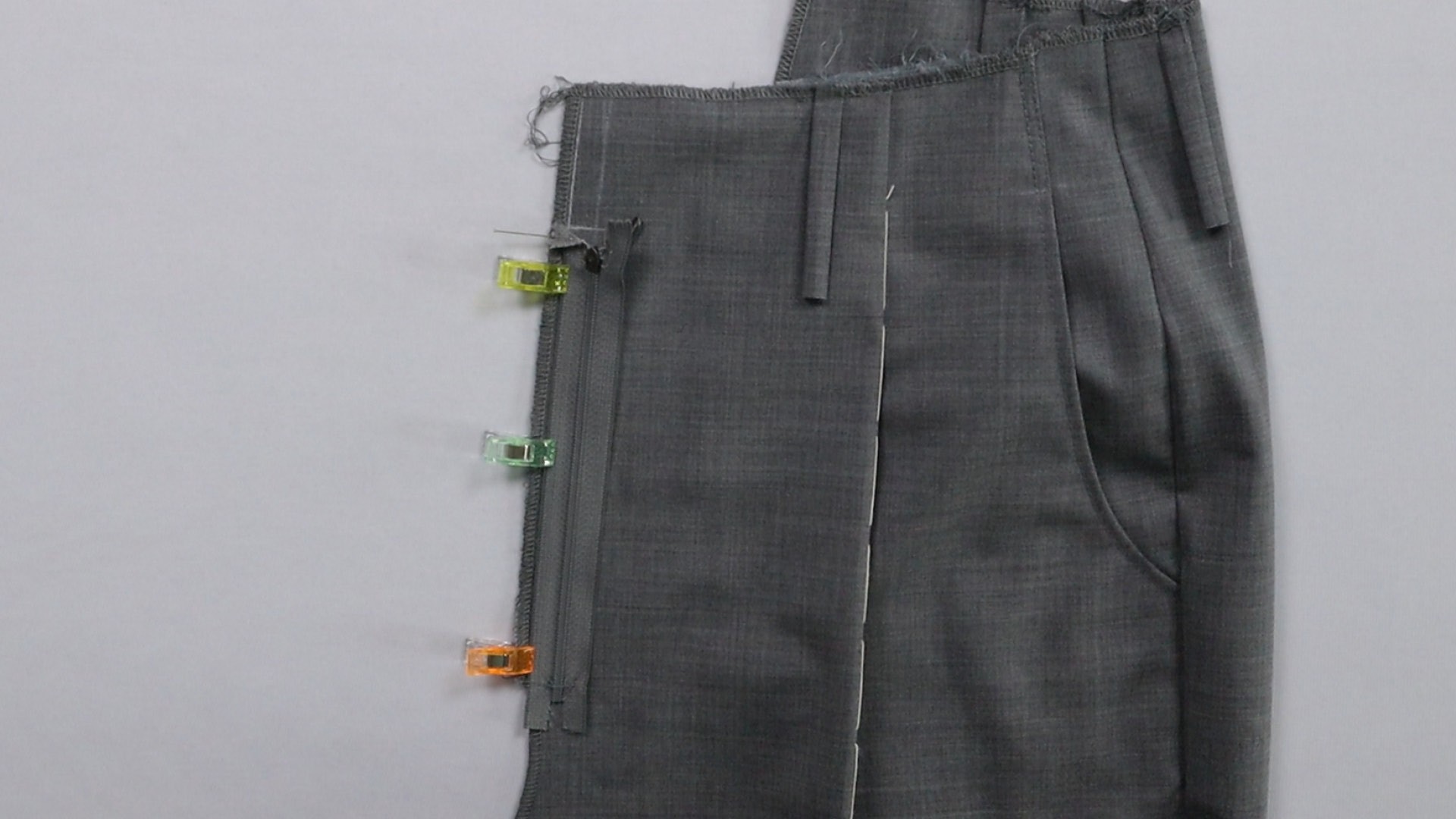 Hosenschlitz mit Reißverschluss und angeschnittenen Bund nähen - Reißverschluss nähen