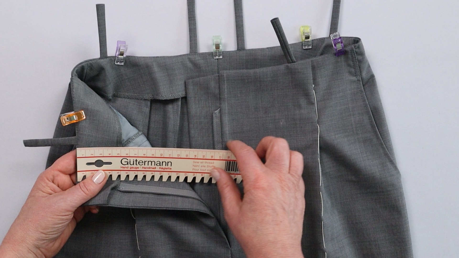 Hosenschlitz mit Reißverschluss und angeschnittenen Bund nähen - Bundbreite messen