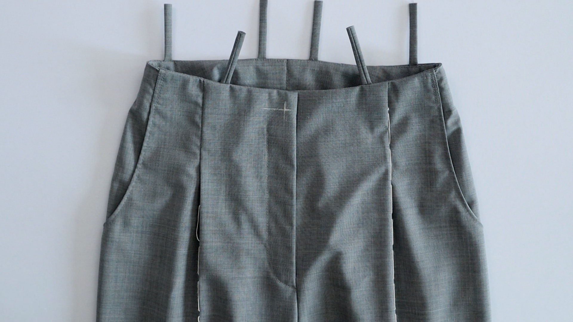 Hosenschlitz mit Reißverschluss und angeschnittenen Bund nähen - Knopflochmarkierung