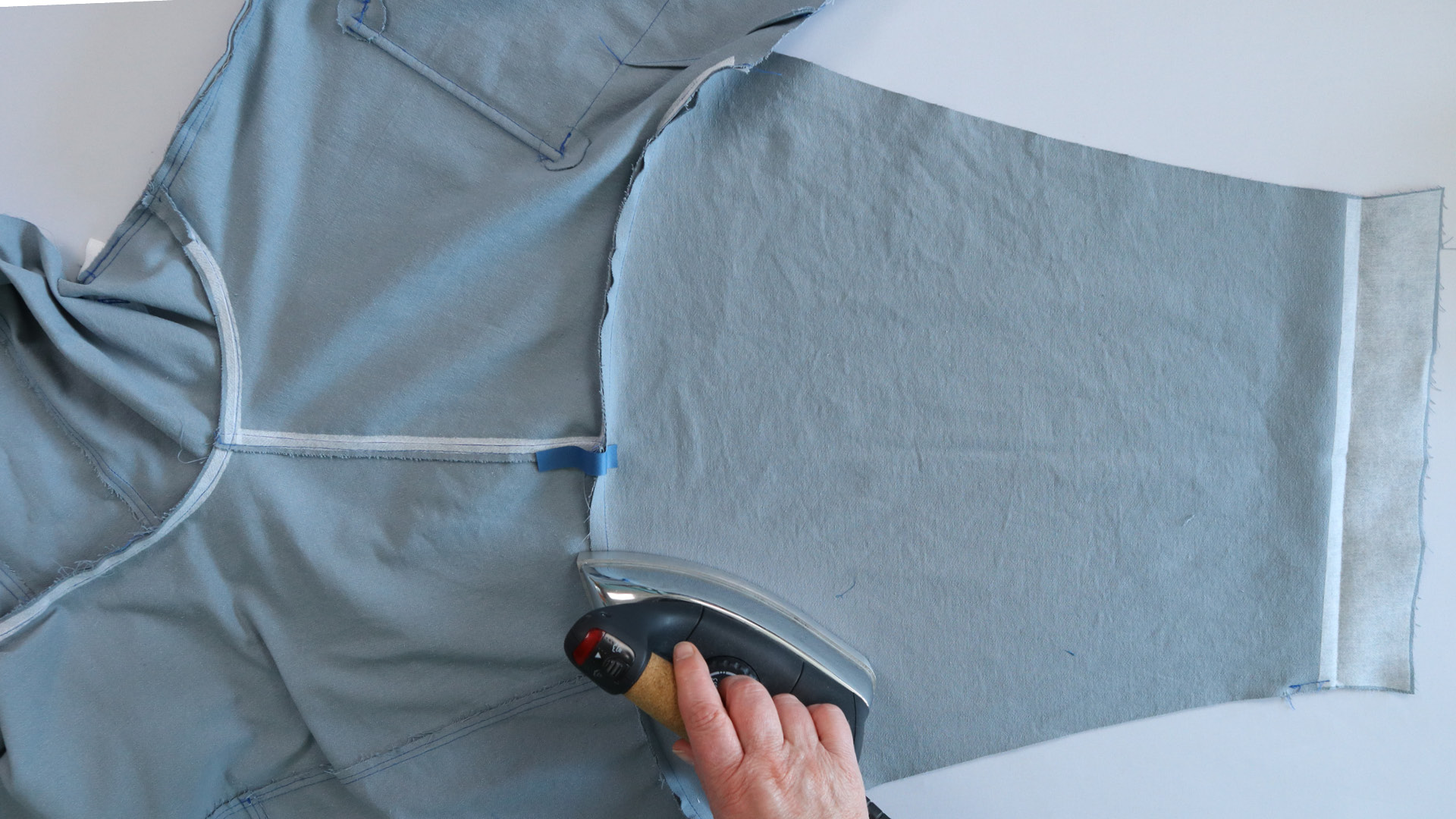 Jacke mit Kapuze nähen - Nahtzugaben bügeln