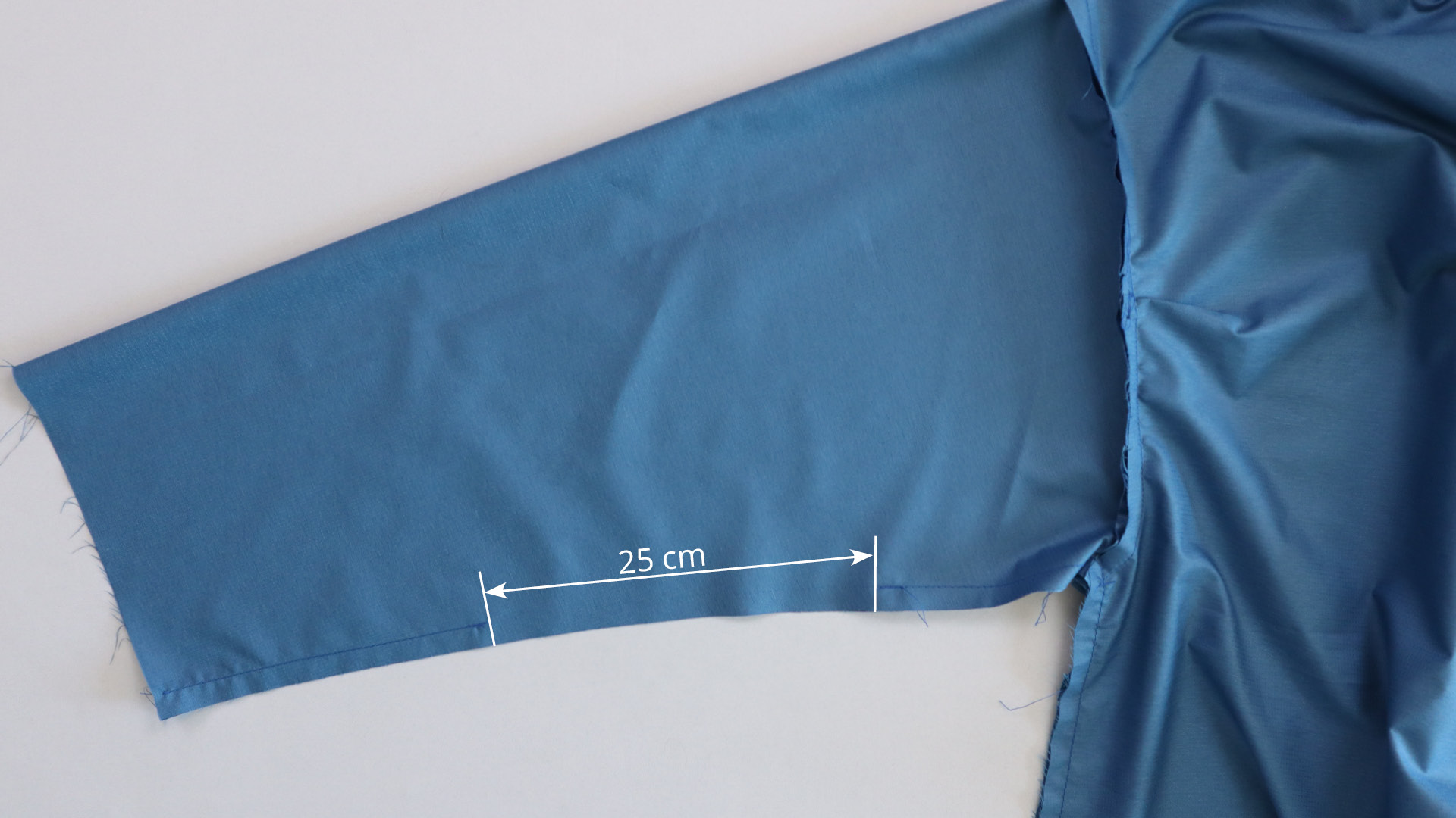 Jacke mit Kapuze nähen - Wendeöffnung im Ärmel