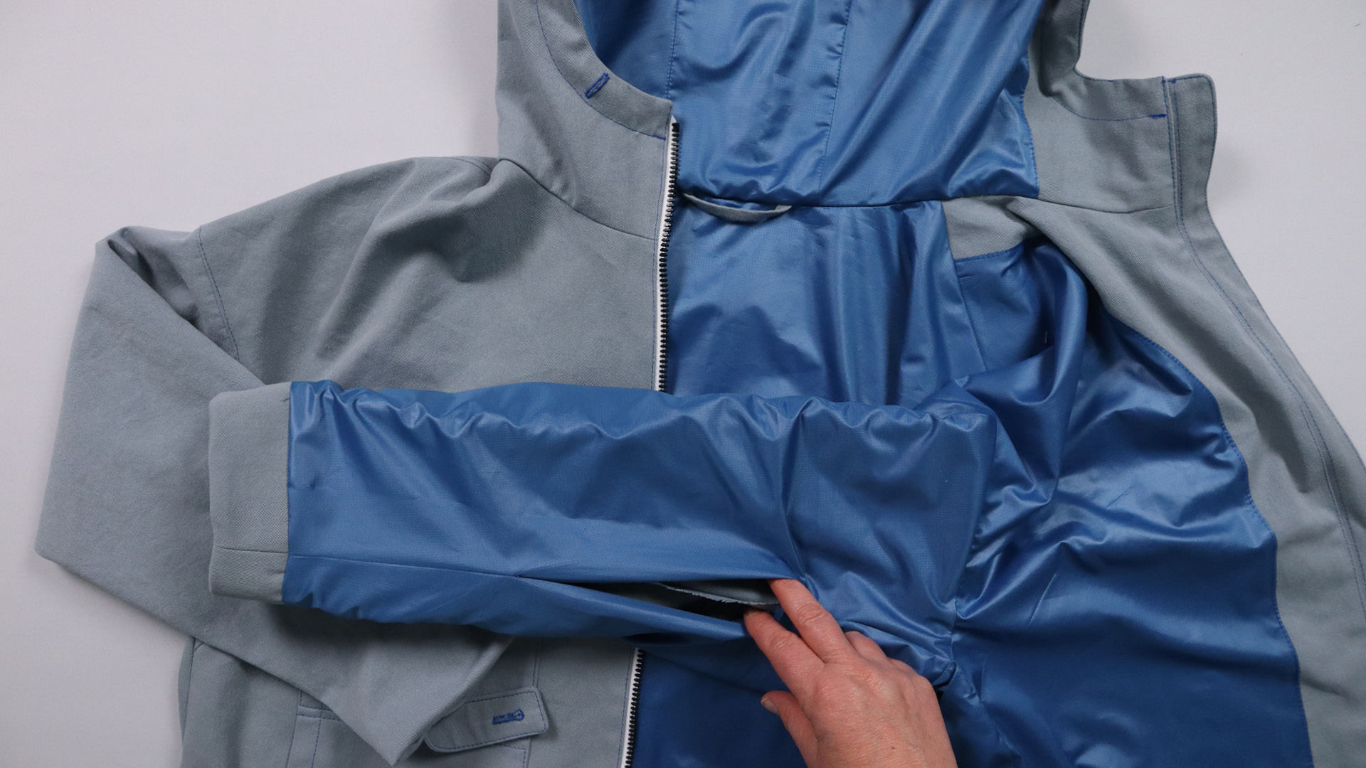 Jacke mit Kapuze nähen - Die Wendeöffnung muss verschlossen werden.