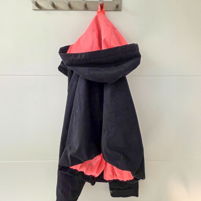 Schnittmuster-Jacke-mit-Kapuze-JM01-Detail-hinten
