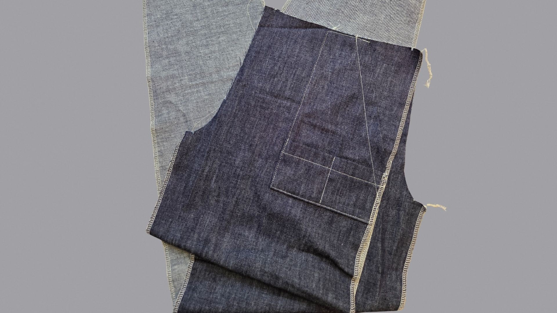 Das Bild zeigt die versäuberten Schnittkanten der Vorderhose.