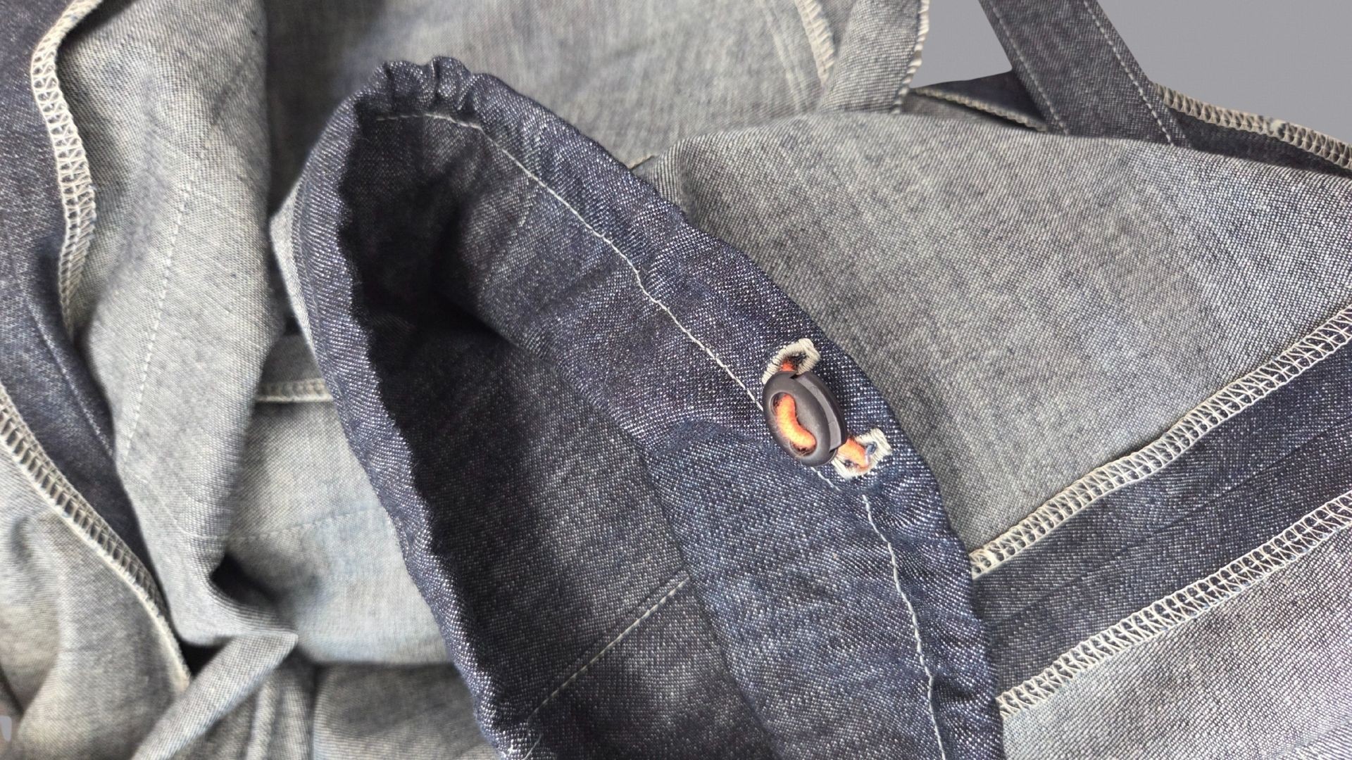 Das Bild zeigt den Saum mit Gummikordel.