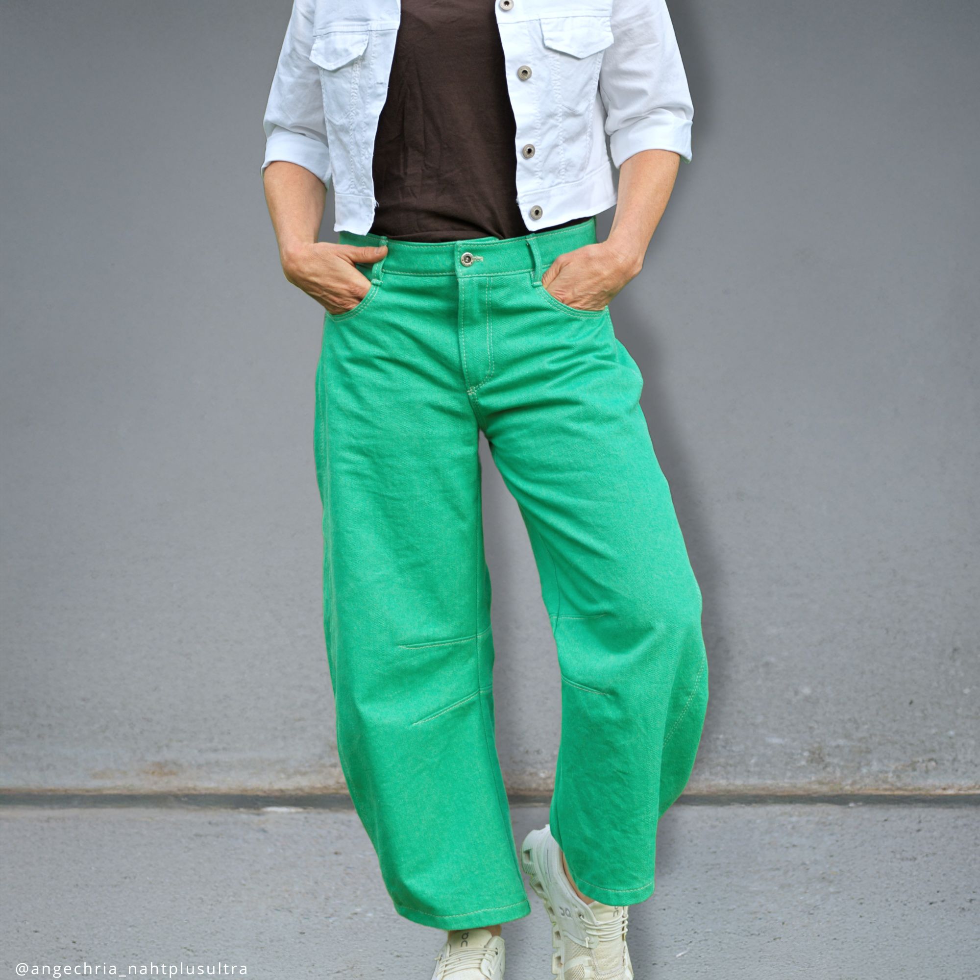 barrel-leg-mid-waist-jeans-hj10-mit-Seilichem-streifeneinsatz-Vorderansicht Barrelleg HJ10 Vorderansicht