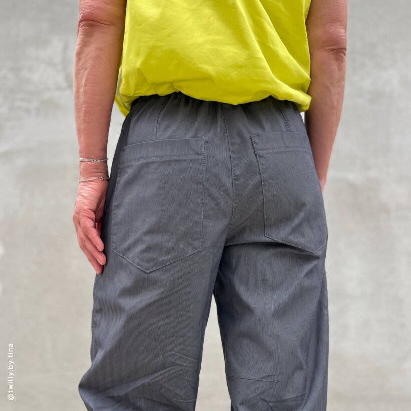 HE02-Easy-barrel-leg-hose-naehen-Detail-hinten hintere Detailansicht Easy-Barrel-Leg Hose HE02 nähen