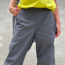 HE02-Easy-barrel-leg-hose-naehen-Detail-vorn vordere Detailansicht Easy-Barrel-Leg Hose HE02 mit Gummibund- von Tina genäht